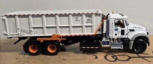 First Gear Garbage Truck 1/34 - City of NY Sanitation (ROLL OFF ) - Picture 1 of 7