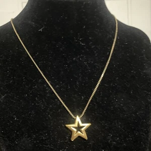 Vintage Necklace Signed Artistry LM Gold Plated Star Pendant 16 inch - Picture 1 of 6