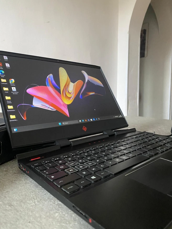 HP OMEN 15-DC1002/i7-9750h/16GB RAM/512GB SSD+1TB HDD/2060 6GB/W11/A - Immagine 1 di 4