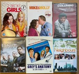 Serien auf Englisch: 2 Broke Girls, Mike&Molly, Colombo, Neighbours, The Unit - Bild 1 von 1