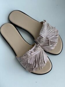 Powder mother-of-pearl flip-flops made of genuine leather
