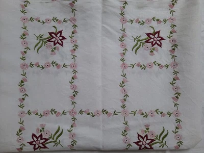 NAPPE ANCIENNE LIN, COUSUE ET BRODÉE MAIN, MOTIFS FLORAUX - Photo 1/4