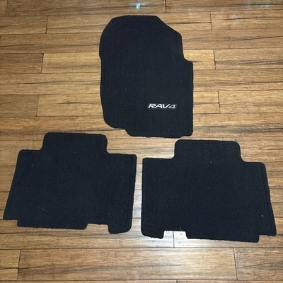 Juego de 3 alfombrillas negras OEM PT206-42130 Toyota RAV4 2014-2018 Foto 1 de 4