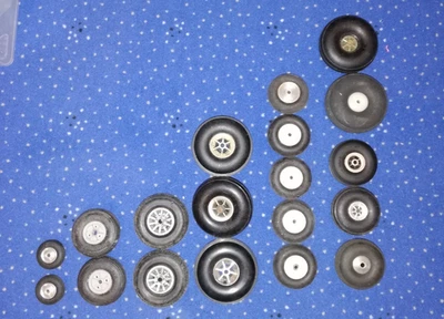 Konvolut gebr. /neu 18x RC Flugzeug  Räder Hohlkammerreifen versch.Masse -289- - Bild 1 von 2