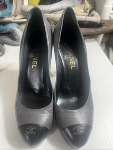 Chanel 40 High Heel Pumps Gray Black Cap Toe CC Yellow Gold Contrast Platform - Picture 1 of 24