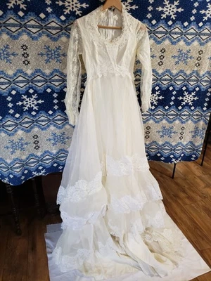 Vestido de novia vintage años 40/50 hecho a mano de encaje/detalle de cama Foto 1 de 4