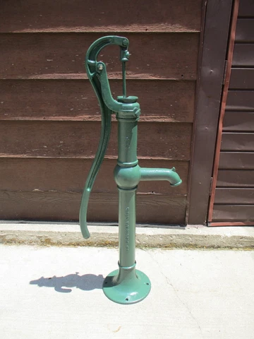 Antique Deming Salem OH Cast Iron Hand Water Well Garden Lawn Pump Green 19" Cover