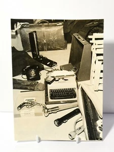 1964 s/w Original Pressefoto Dinge gestohlen von Bande Schreibmaschine Taschenlampen L@@K #PP - Bild 1 von 5