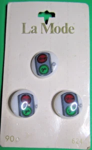 (3) La MODE 5/8" VERBAL STOP GO TRAFFIC LIGHT PLASTIC SHANK KIDDIE BUTTONS-S704 - Picture 1 of 3