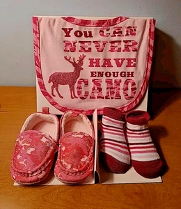 Three Piece Baby Gift Set Bib Moccasins Socks 6-12 Mos New Pink Camo - Picture 1 of 10