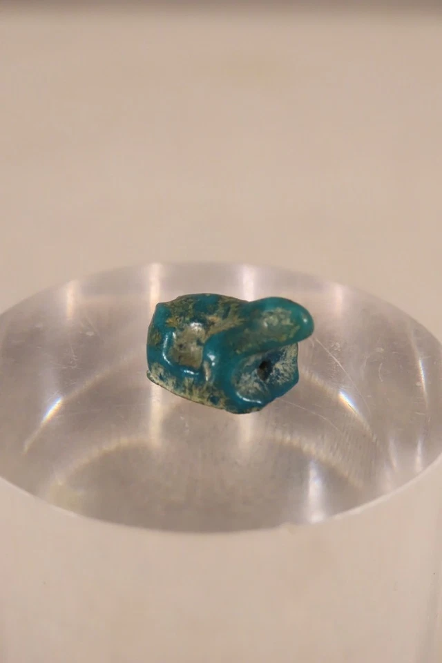 ANCIENNE JOLIE PETITE AMULETTE PENDENTIF GRENOUILLE EMAIL BLEU TURQUOISE EGYPTE - Photo 1/2