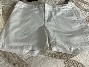 Dockers Ideal Fit Shorts Womens Size 16 White Pockets Bermuda Cotton Stretch - Picture 1 of 10