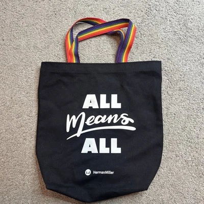 Bolso de Mano MCM Herman Miller de Lona Todos los Medios Todos los Asas Logo Eames Pride Raro Foto 1 de 4