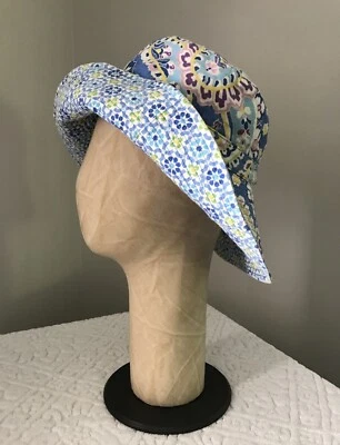 Mujer O/S Retirado VERA BRADLEY Capri Azul Cachemira Reversible TRITURADORA DE SOL Sombrero  Foto 1 de 4