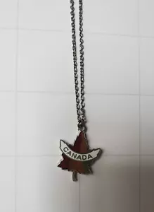 Vintage Collectible Ename Canadal Maple Leaf Silvertone Charm Necklace Souvenir - Picture 1 of 5