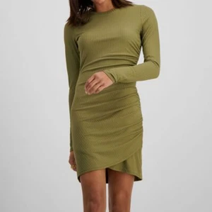 $44 And Now This Women's Green Ruched Round Neck Long Sleeve Dress Size M - Picture 1 of 2