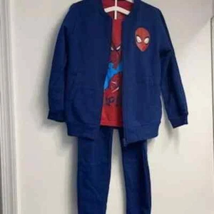 Marvel Boy’s Spiderman 3-Piece Set (Zip-Up Jacket, T-Shirt, Jogger Pants Size 7 - Picture 1 of 16