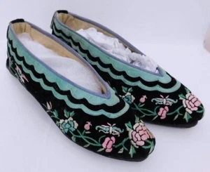 Vintage 1930s Sheung Chuk Chai Shoes Embroidered Velvet & Silk Uppers - Picture 1 of 7