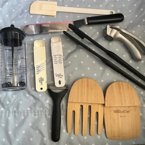 Pampered Chef Kitchen Lot - 1645 2265 1656 2288 1073 Scraper Bamboo Spoons Tongs - Picture 1 of 5