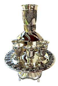 Legacy Judaica Weinbrunnen mit 1 Tasse & 8 Mini Kelchen versilbert Traube Desi - Bild 1 von 14