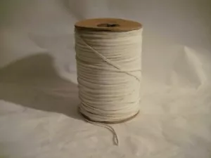 FLACHES WEISSES ELASTISCHES BAND, GROSSE 5 1/2 ZOLL SPULE, 320 YARDS 1/8 ZOLL BREIT, HANDWERK STRICKEN - Bild 1 von 4
