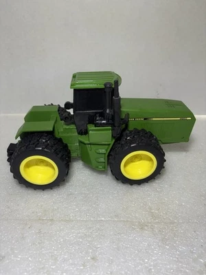 TRACTOR ERTL JOHN DEERE 8960 4x4 a batería con movimiento/sonido 1/32 Foto 1 de 4