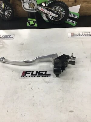 OEM YAMAHA FZ1 2001-2005 LEVER HOLDER ASSEMBLY LEFT SIDE 5LV-82910-01-00. R - Image 1 of 3