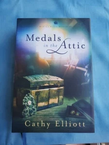 Annie's Attic Mysteries - Medaillen auf dem Dachboden Cathy Elliott HCDJ - Bild 1 von 1