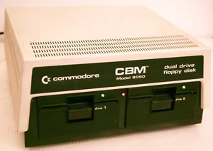 COMMODORE CBM Model 8050 DUAL DISK FLOPPY DRIVE for PET - Turns on - Picture 1 of 7