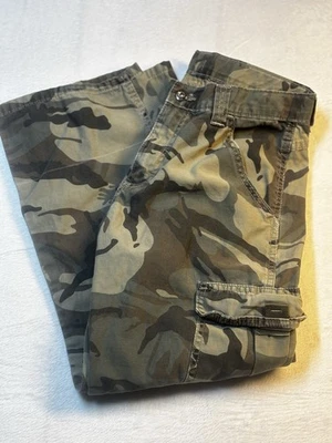 Камуфляжные штаны Wrangler для мальчиков хаски карго зеленые размер 12 - Изображение 1 из 4