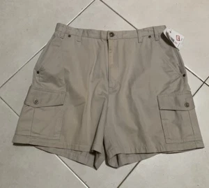 Women's Size 14 LIZ CLAIBORNE Khaki High Waisted 5-Pocket Cargo Shorts NWT - Picture 1 of 2