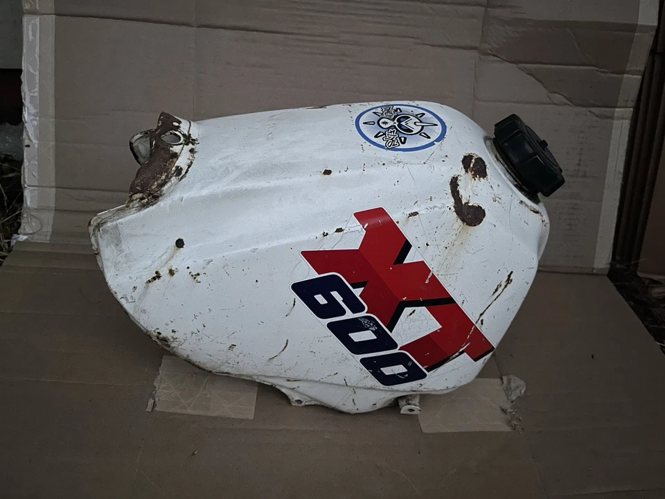 Yamaha XT600 XT 600 1985 OEM tanque de gasolina pila de combustible con tapa moto de tierra motocicleta Foto 1 de 4
