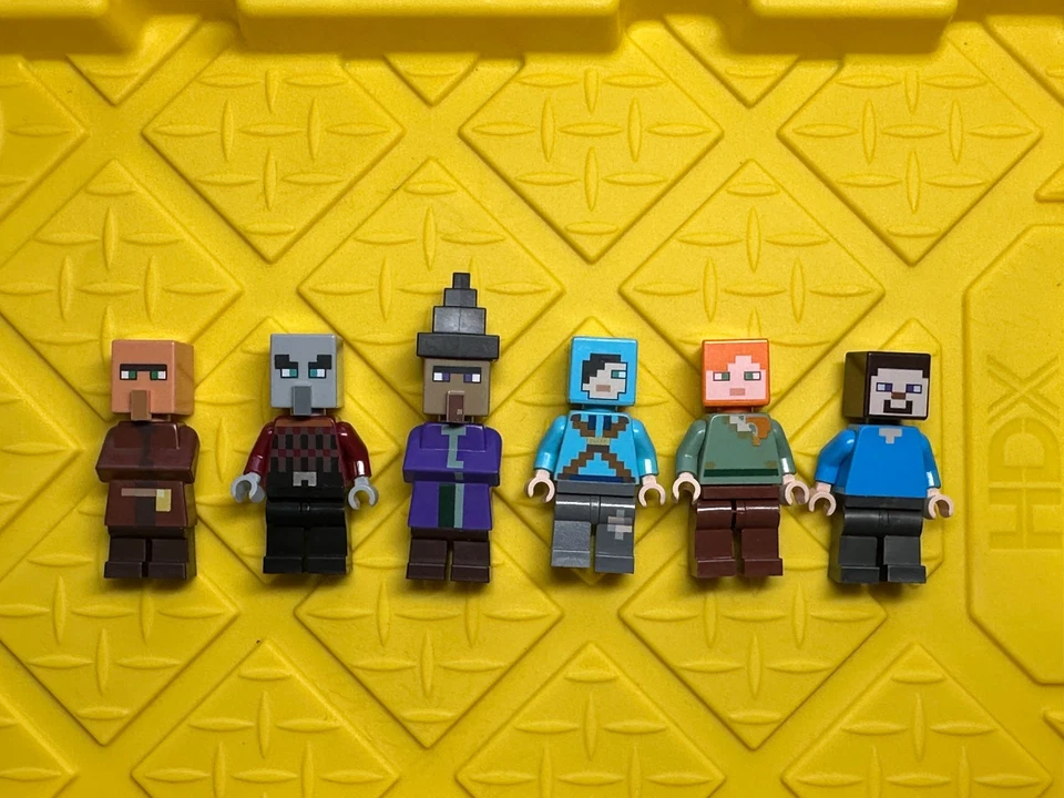 LEGO Minecraft Minifigures Lot of 6 Villager Farmer New. - Image 1 of 1