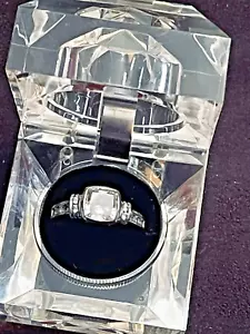 Size 10 Faceted Fashion Jewelry Ring in Fabulous Clear Acrylic Ring Box Made USA - Picture 1 of 6