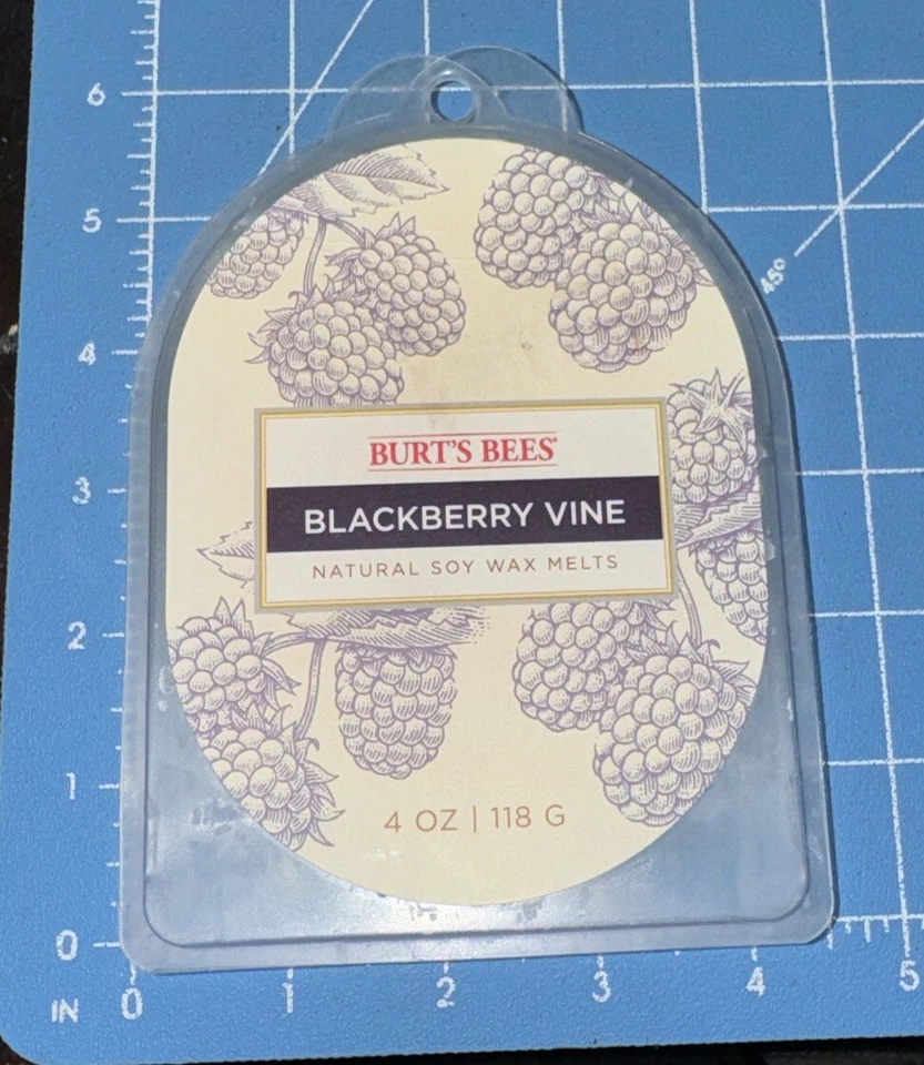 BURT'S BEES BLACKBERRY VINE CERA DE SOJA NATURAL SE DERRITE 4 OZ Foto 1 de 4