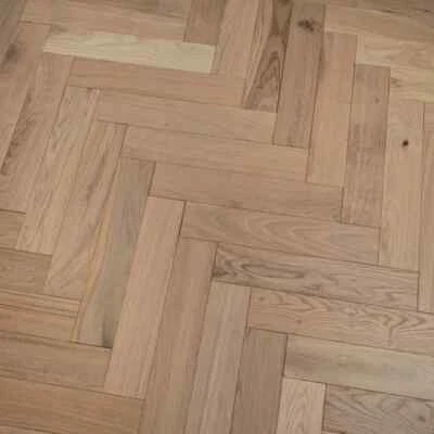 Suelo de madera de ingeniería invisible de roble lacado Eco Range 29,99 m2 £ Foto 1 de 3