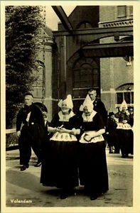 RPPC Mujeres Hombres Disfraces Volendam Países Bajos Foto Real Postal - Imagen 1 de 2