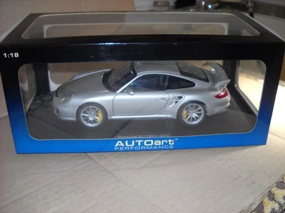 1/18 AutoArt Porsche 911 (997) GT2 en plata metálica Nuevo en caja AGOTADO Foto 1 de 4