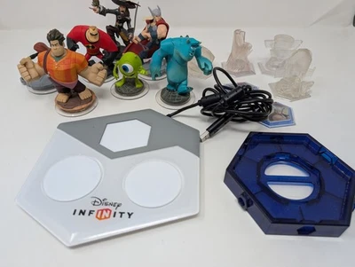 Disney Infinity Xbox One Portal Base Pad con figuras mostradas *No probado* Foto 1 de 4