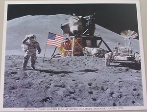Vintage NASA 8X10 Farbfoto Apollo 15 Irwin Salutes Flagge Hadley-Apennin Standort - Bild 1 von 2