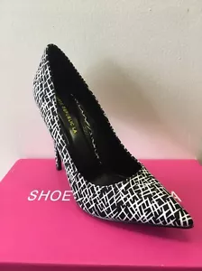 New - Women's Shoe Republic La Nickle Black Pointy Toe Pumps Size 8.5 - Picture 1 of 12