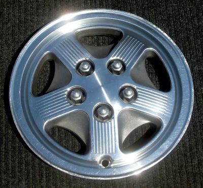 Uma tampa de roda de calota genuína Ford Aerostar XL XLT 14" 1986 1997 tipo Mag fabricante de equipamento original - Imagem 1 de 4