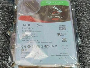 Disque dur Seagate IronWolf Pro NAS ST14000NE0008 14 To 7 200 tr/min SATA 6,0 Go/s 256 Mo NEUF - Photo 1/3