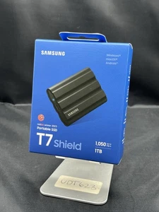 SAMSUNG MU-PE1T0S T7 Shield Portable SSD Solid State Drive 1TB Black- New Sealed - Afbeelding 1 van 5
