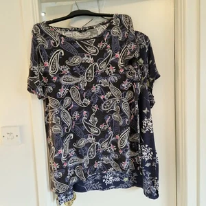 2 X WOMENS M&CO TOPS SIZE 20. BLACK PAISLEY AND NAVY FLORAL. WORN BUT STILL GOOD - Picture 1 of 11