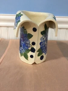 Roxie Studio Kunstkeramik Utensil Vase Weinhalter Hemd blau Hortensie Blumen - Bild 1 von 11