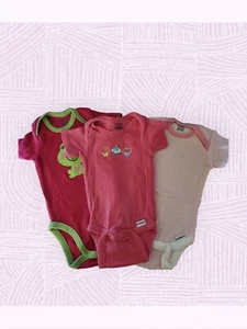 GERBER BABY MÄDCHEN 3ER PACK BAUMWOLLE KURZARM STRAMPLER 0-3 MONATE AUSGEZEICHNETER ZUSTAND. - Bild 1 von 6