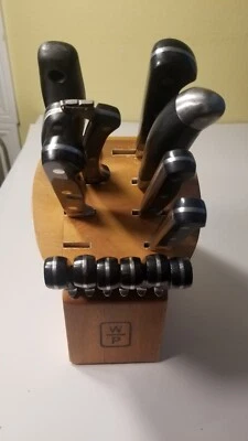 Juego de cuchillos para cubiertos Wolfgang Puck de 13 piezas más almacenamiento de bloques de madera por favor leer  Foto 1 de 4