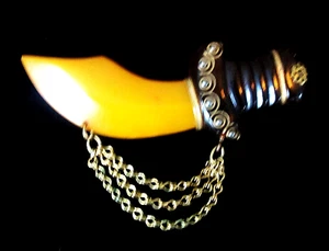 VINTAGE c.1940 CARVED BAKELITE SWORD BROOCH - USA - Picture 1 of 4