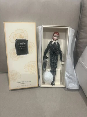 Barbie Silkstone 2016 traje de tweed blanco y negro muñeca etiqueta dorada DWF54 nuevo en caja original Foto 1 de 4